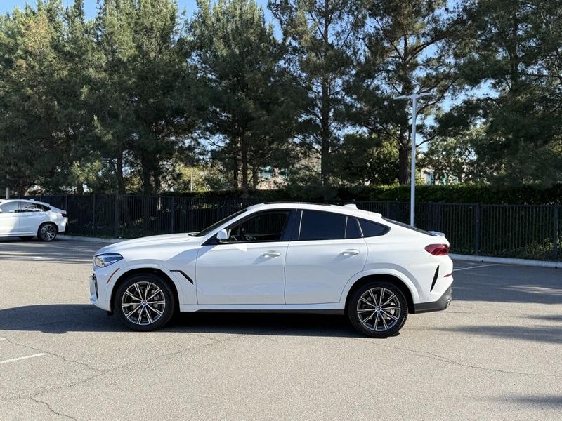 2022 BMW X6 xDrive40iImage 9
