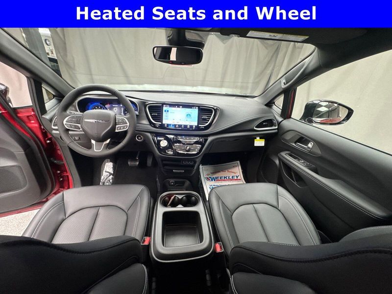 2025 Chrysler Pacifica Select AwdImage 8
