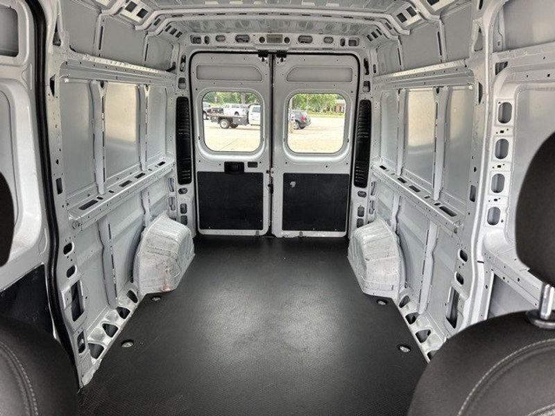 2023 RAM ProMaster 2500 High RoofImage 30