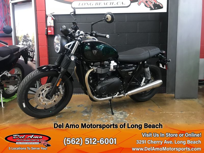 2024 Triumph SPEED TWIN 900  in a COMPETITION GREEN/PHANTOM BLACK exterior color. Del Amo Motorsports of Long Beach (562) 362-3160 delamomotorsports.com 