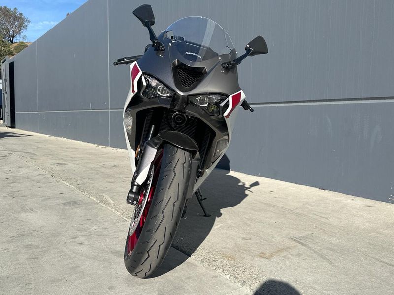 New 2025 Kawasaki NINJA ZX-6R Image 5