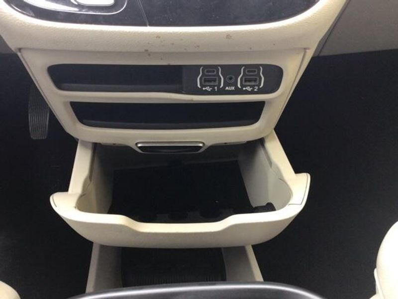 Used 2021 Chrysler Pacifica Touring LImage 22