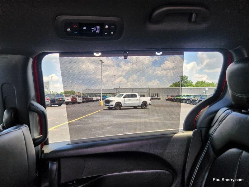 New 2025 Chrysler Voyager LXImage 60