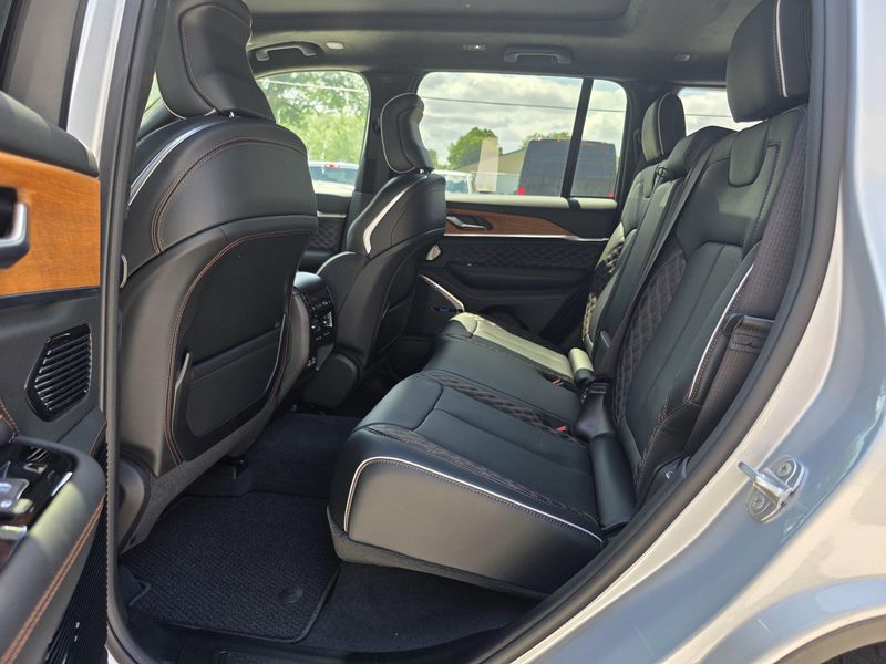 Used 2023 Jeep Grand Cherokee 4xe Summit ReserveImage 11