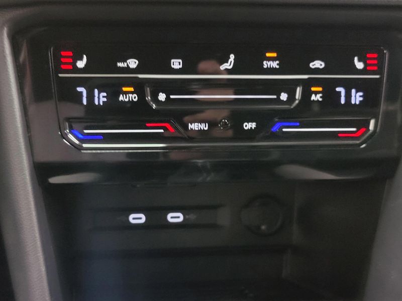 Used 2025 Volkswagen Taos SE 4-Motion AWDImage 18