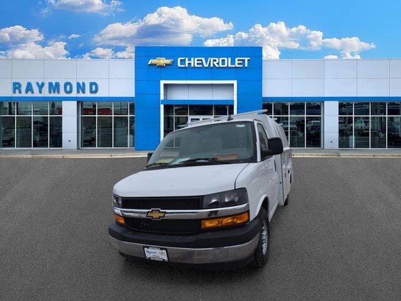 New 2025 Chevrolet Express 3500 Work VanImage 8