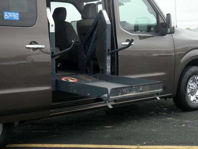 2017 Nissan NV Passenger NV3500 HD SVImage 16