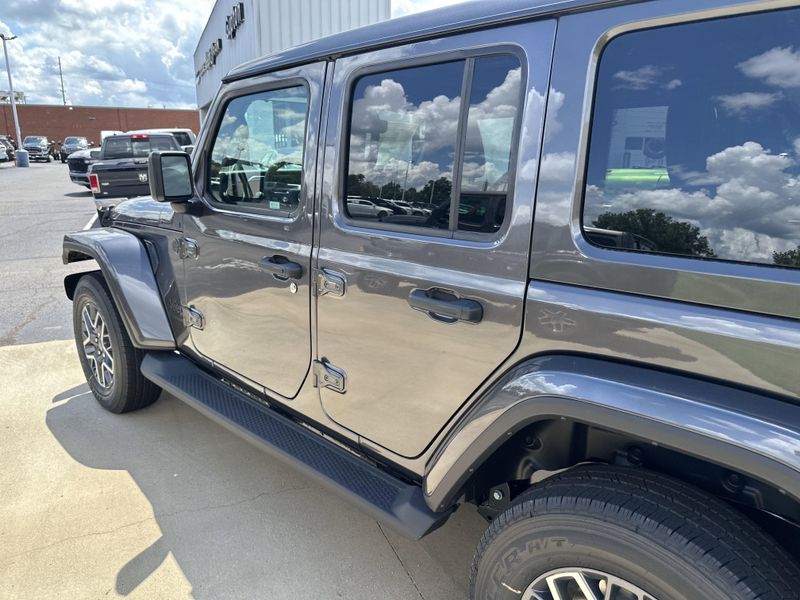 New 2025 Jeep Wrangler 4-door SaharaImage 9
