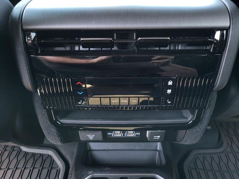 2025 Jeep Wagoneer Carbide 4x4Image 33