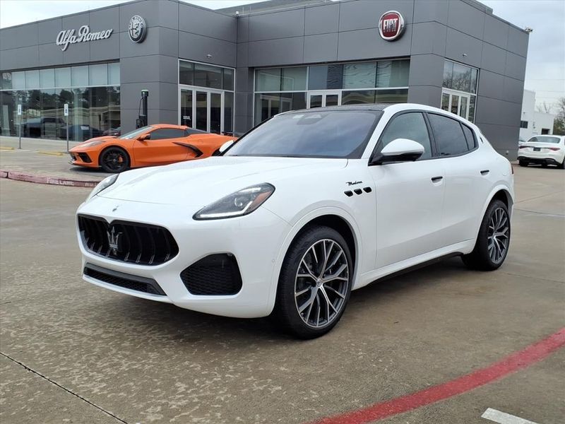 New 2026 Maserati Grecale ModenaImage 2