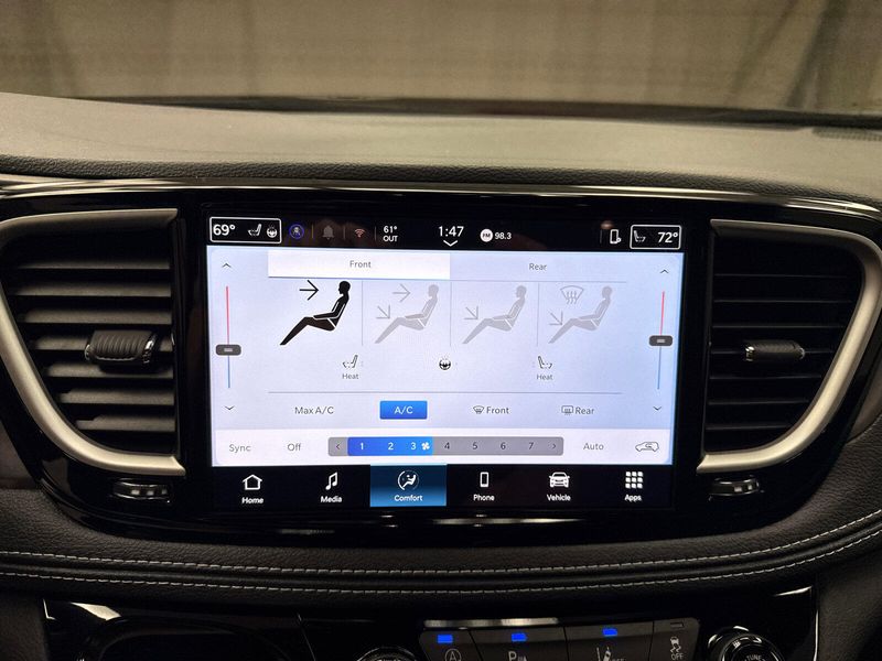 New 2026 Chrysler Pacifica SelectImage 12