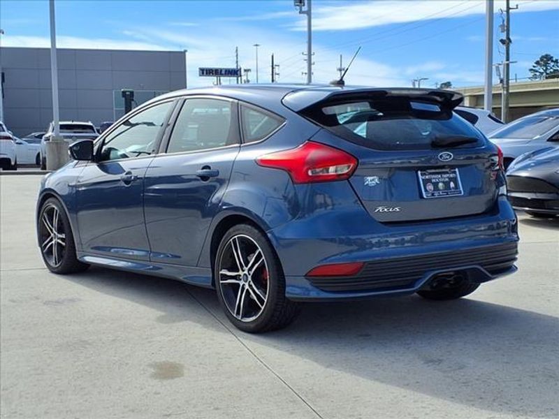 2018 Ford Focus STImage 2