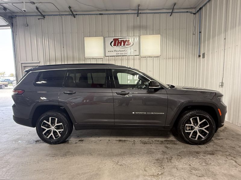 Used 2025 Jeep Grand Cherokee L LimitedImage 2