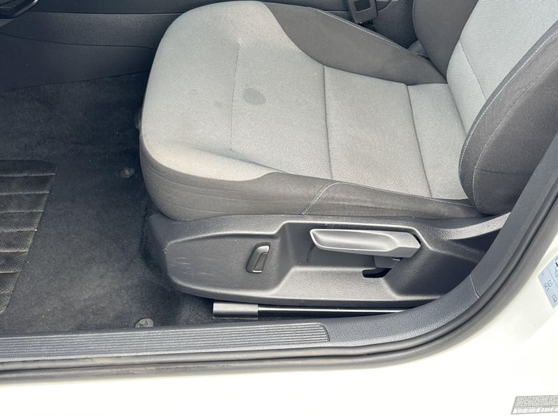 Used 2016 Volkswagen e-Golf SEImage 14
