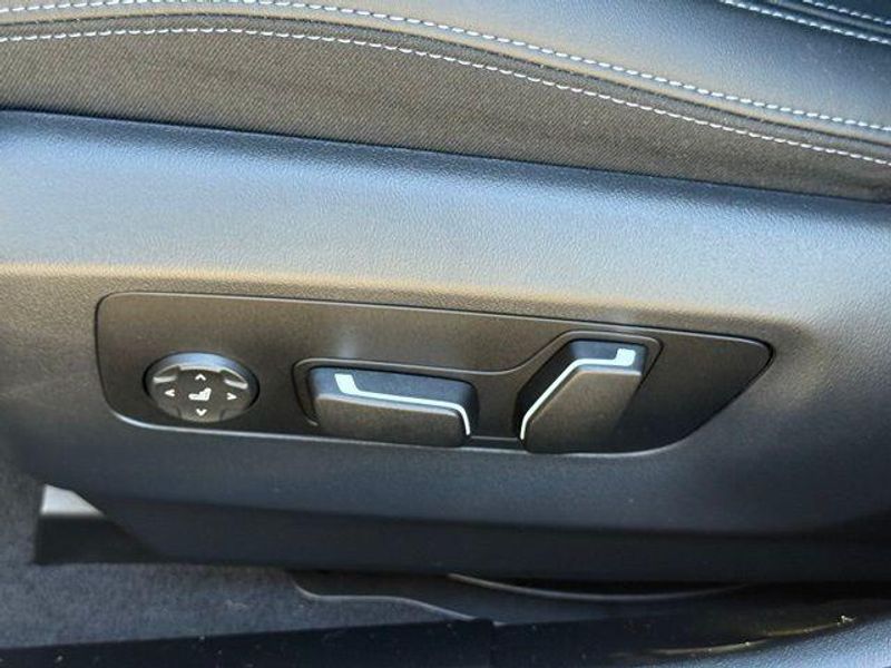 Used 2025 BMW 5 Series 530i xDriveImage 14