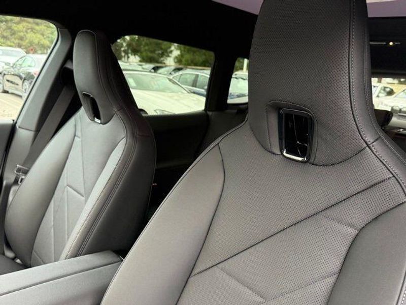 New 2026 BMW iX xDrive60Image 18