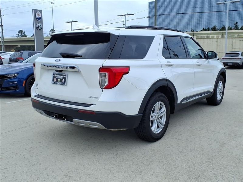 Used 2022 Ford Explorer XLTImage 8