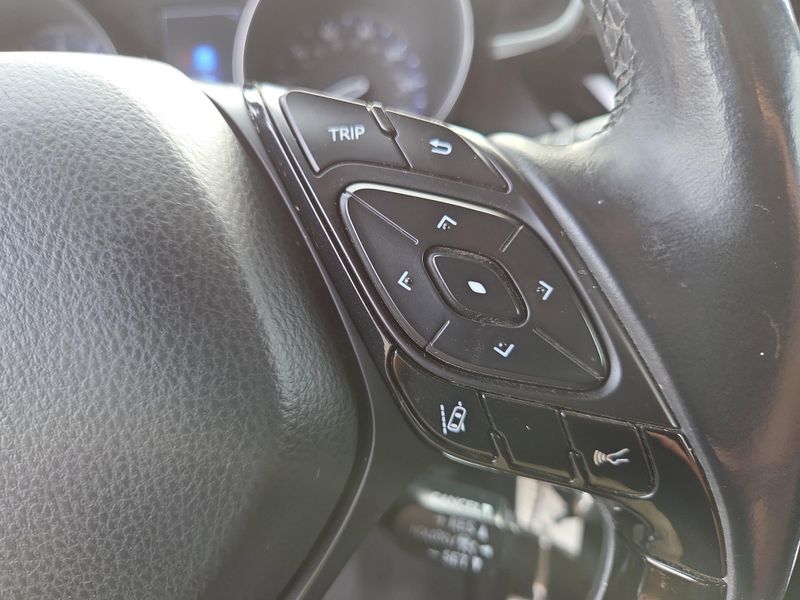 2018 Toyota C-HR XLE photo 26