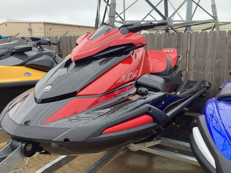 2024 Yamaha WAVERUNNER VX LIMITED TORCH RED AND BLACK Image 12