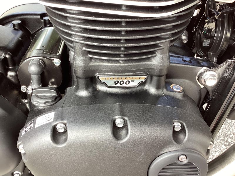 2025 Triumph Bonneville T100