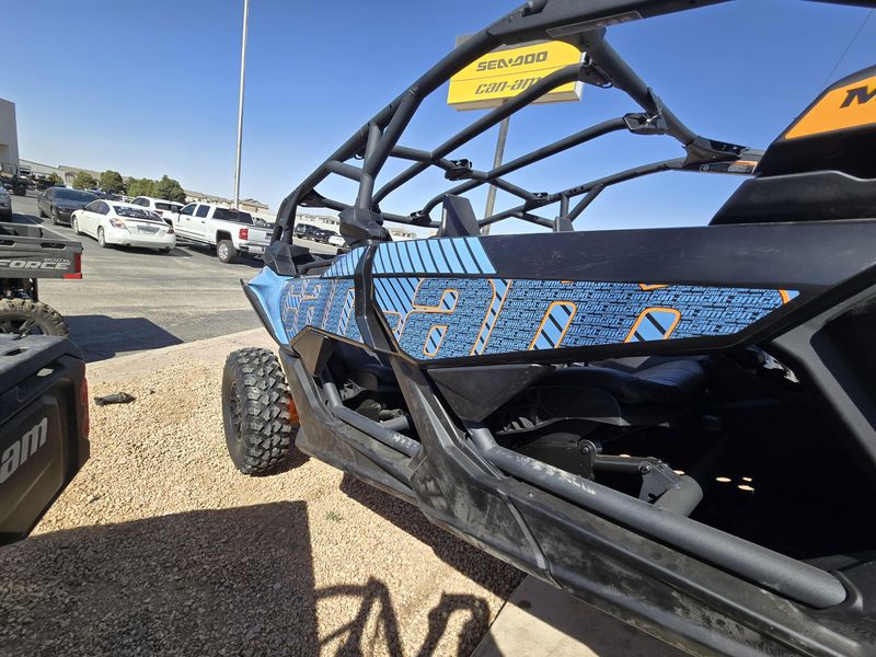 2025 Can-Am MAVERICK X3 MAX DS TURBO SCANDI BLUE AND ORANGE CRUSHImage 7