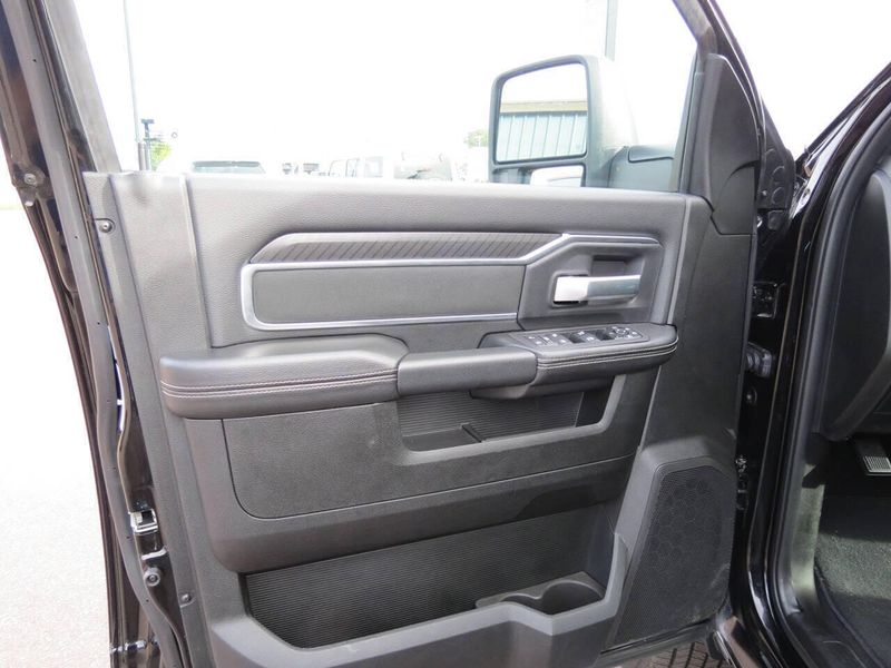 Used 2026 RAM 2500 Big Horn 4x4 4dr Crew Cab 6.3 ft. SB PickupImage 10