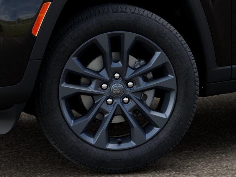 New 2026 Jeep Grand Cherokee L 85th Anniversary Edition 4x4Image 4