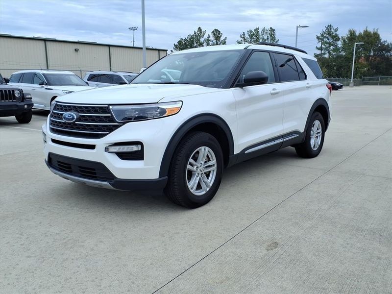 Used 2022 Ford Explorer XLTImage 4