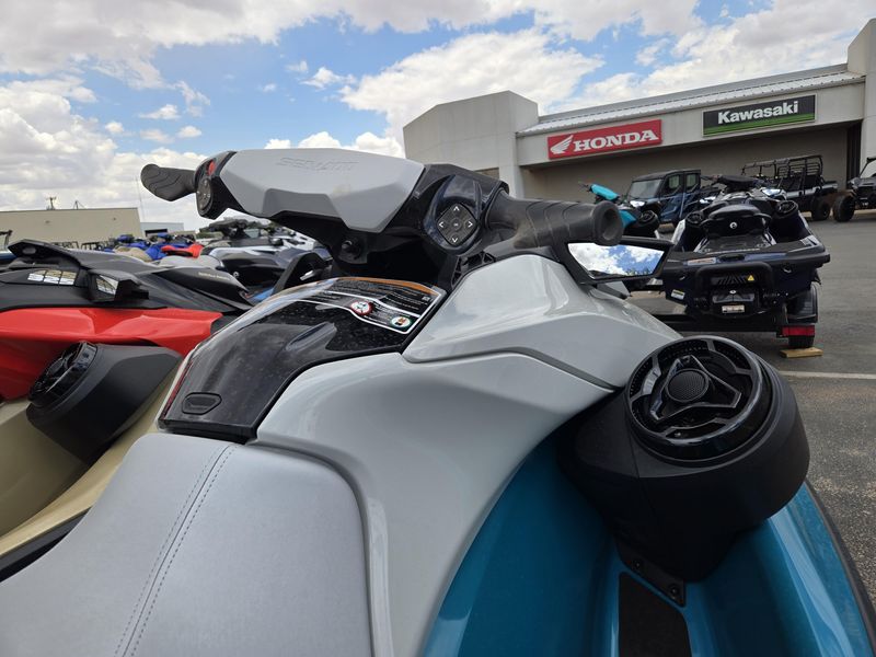 2025 SEADOO GTI SE 130 WITH SOUND SYSTEM IDF TEAL BLUE AND MANTA GREEN Image 8