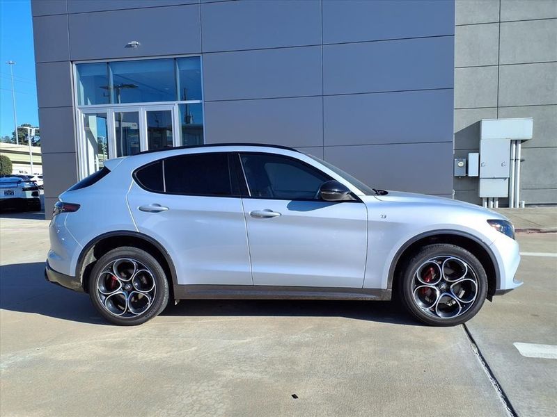 Used 2024 Alfa Romeo Stelvio TiImage 5