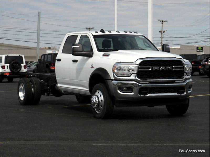 2024 RAM 5500 Tradesman Chassis Crew Cab 4x4 84
