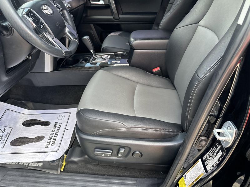 2020 Toyota 4Runner SR5 Premium photo 22
