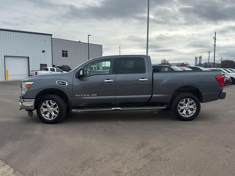 2017 Nissan Titan SV photo 2