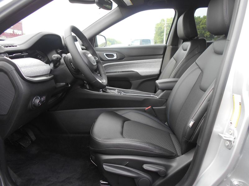 2025 Jeep Compass Latitude 4x4Image 6