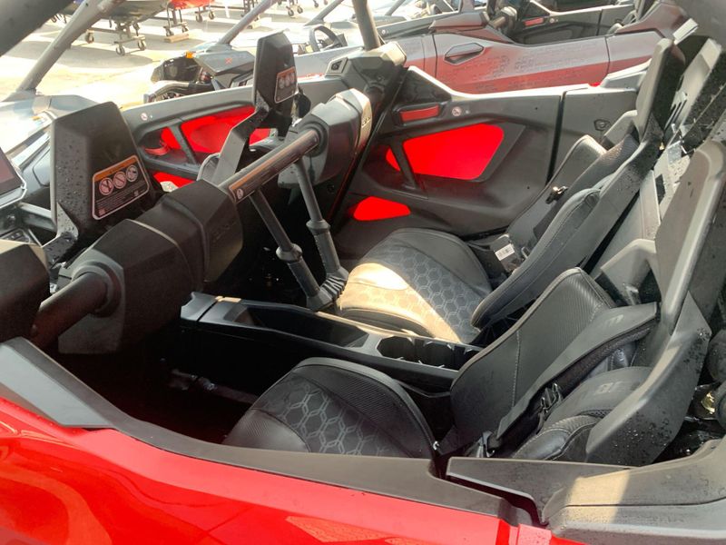 New 2025 Can-Am MAVERICK R MAX X 999T DCT Image 13