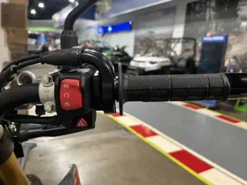 New 2025 Suzuki DR-Z4S Image 14