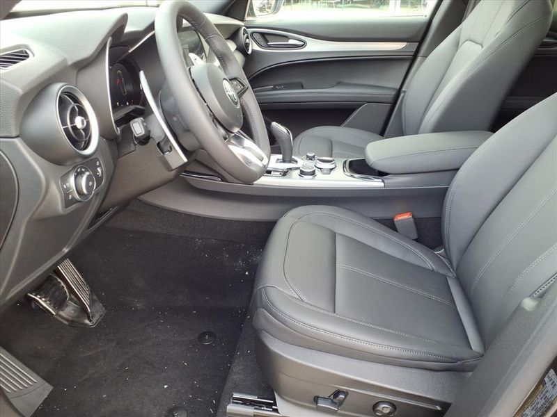 New 2025 Alfa Romeo Stelvio AwdImage 15