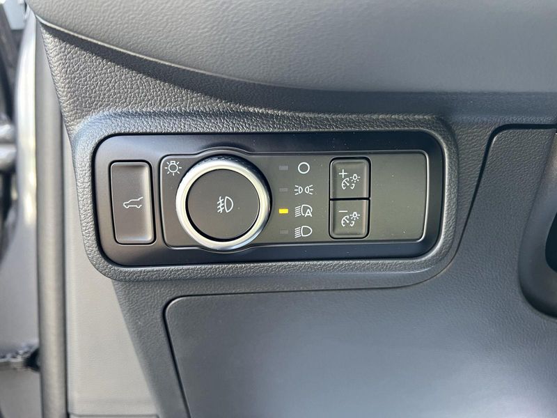 2025 Ford Explorer photo 19