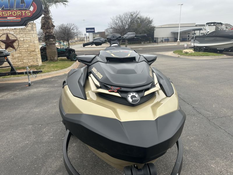 2025 SEADOO RXTX 325 WITH SOUND SYSTEM METALLIC TAN AND LAVA RED Image 7