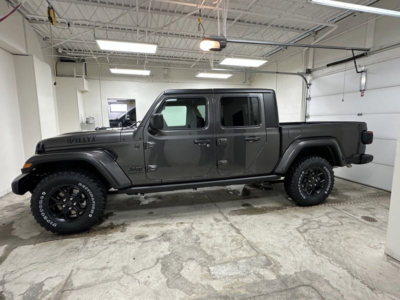 2024 Jeep Gladiator Willys 4x4Image 2