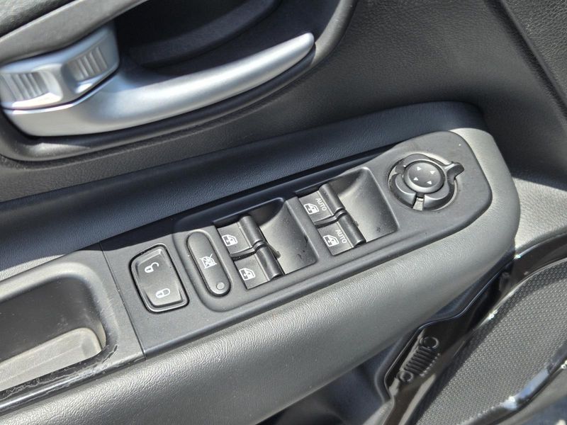 Used 2019 Jeep Renegade Altitude FWD