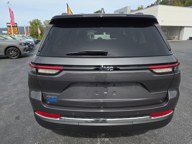 2023 Jeep Grand Cherokee 4xe photo 4