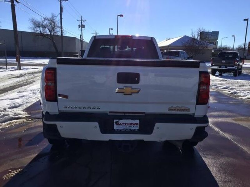 2018 Chevrolet Silverado 3500HD High CountryImage 4