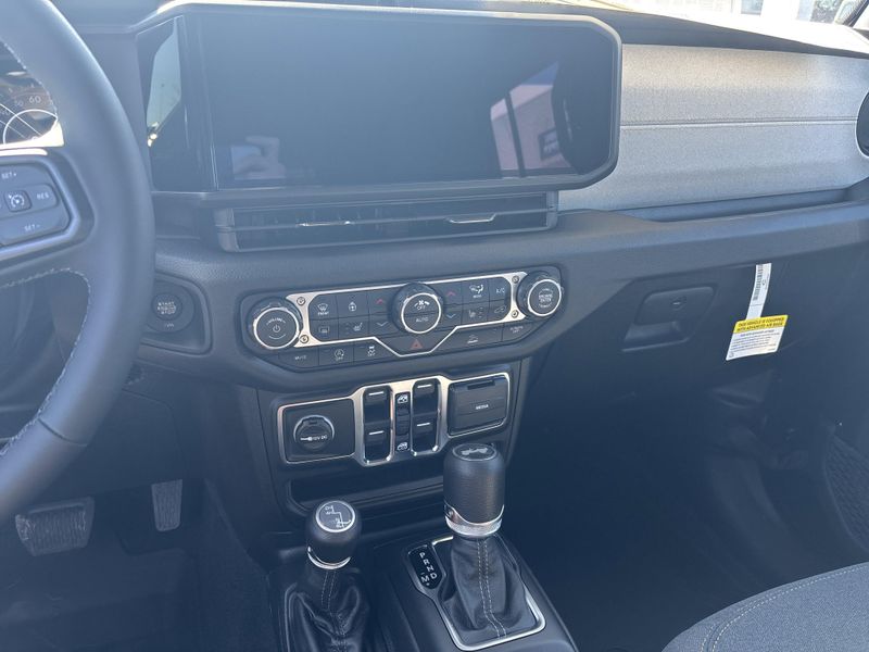 New 2026 Jeep Wrangler 4-door Sport SImage 29