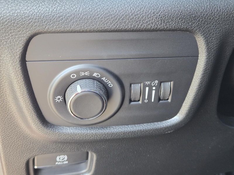 New 2026 Jeep Grand Cherokee L Laredo X 4x2