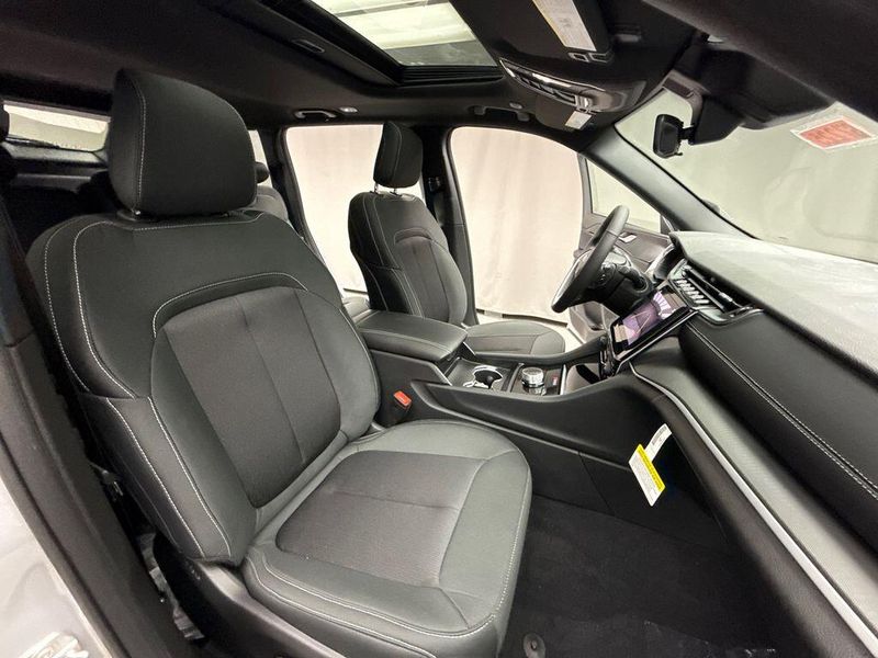 New 2025 Jeep Grand Cherokee Laredo X 4x4Image 19