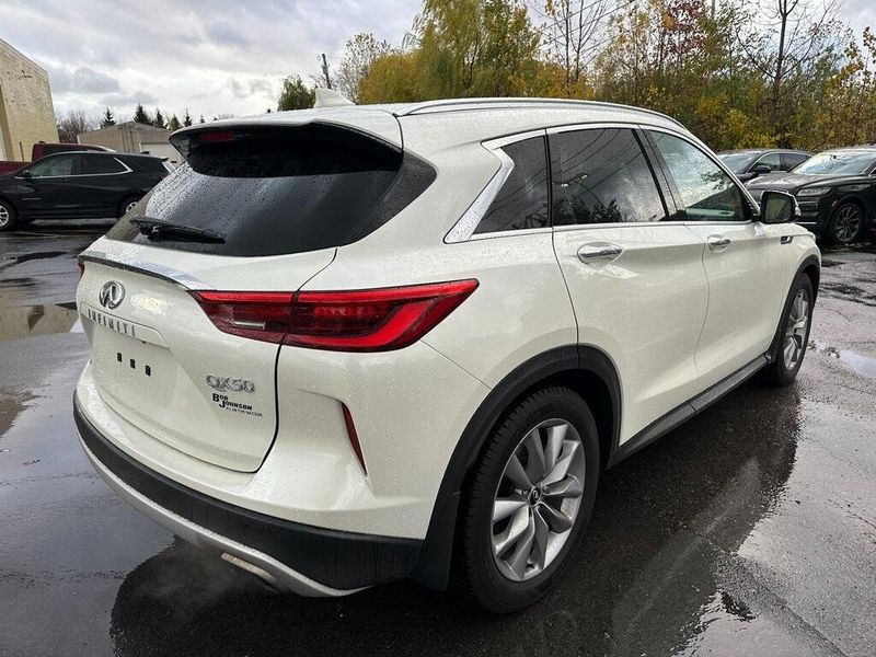 2019 Infiniti QX50 Essential photo 4