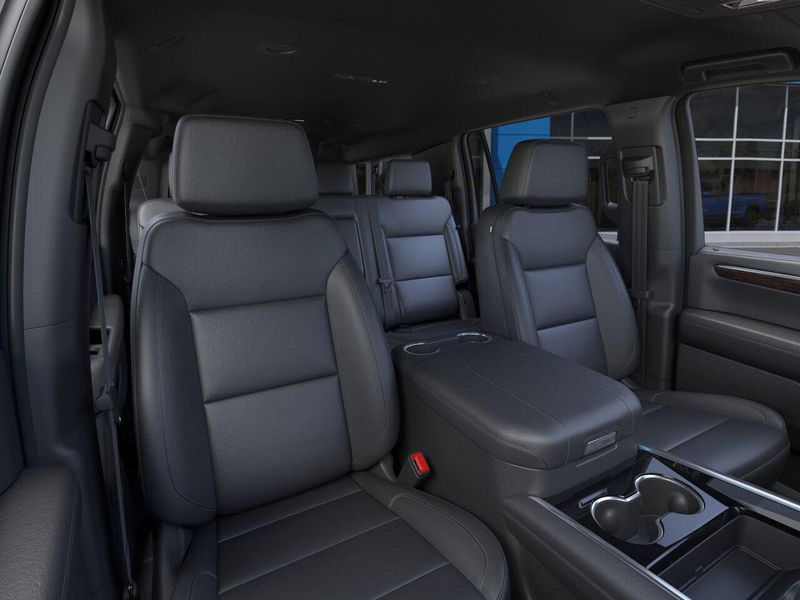 2025 Chevrolet Suburban Z71Image 16