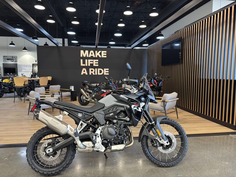 2025 BMW F 900 GS - LOW SUSPENSION - BLACK STORM METALLIC 
