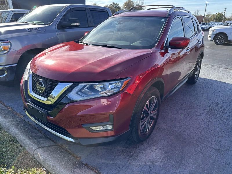 2019 Nissan Rogue SVImage 1